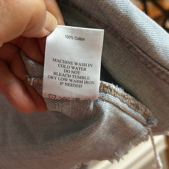 JUSTUSA Cropped Distressed Raw Hem Jean Jacket Size Large - Picture 6 of 10